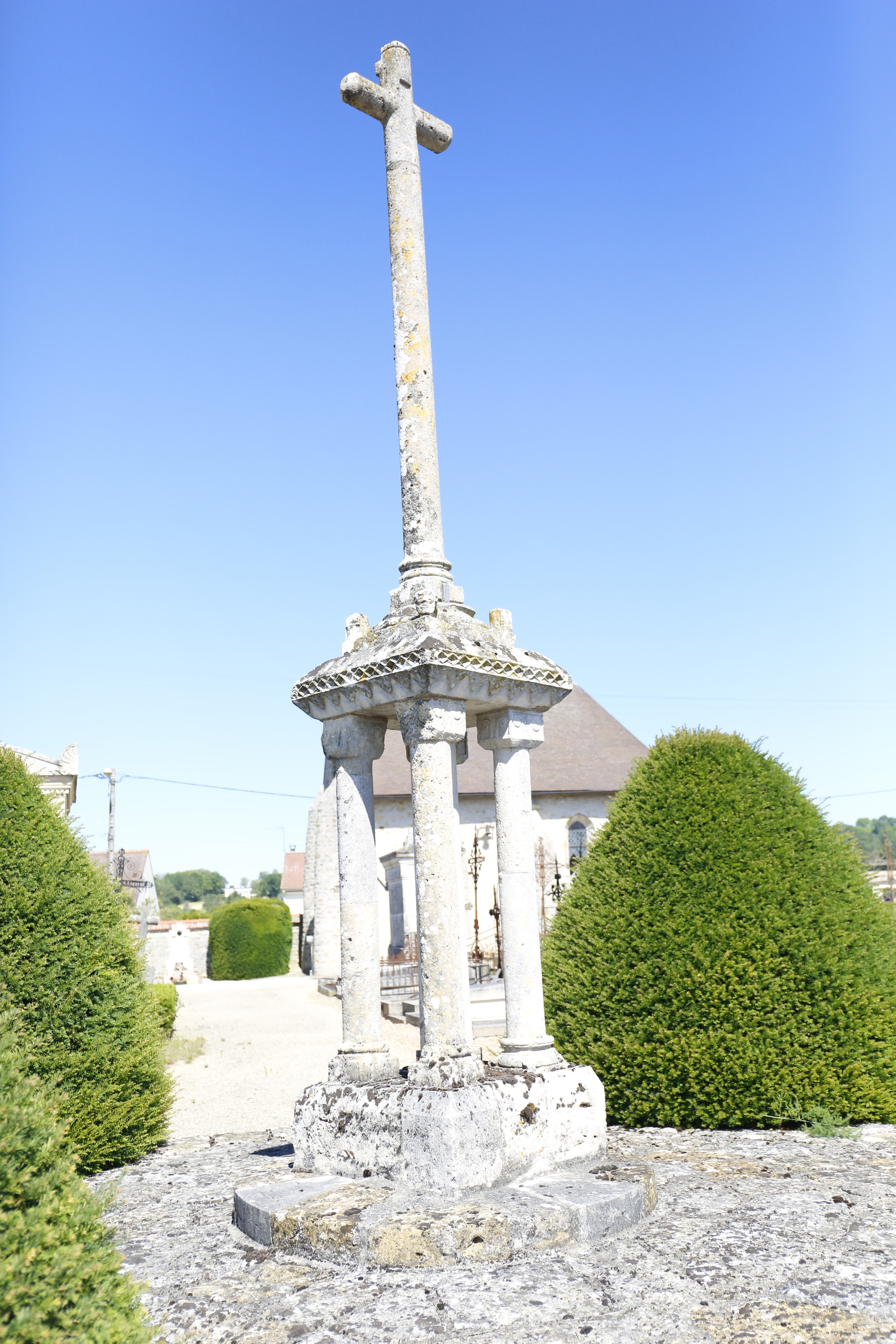 Cimetière de Puiseaux  France Centre-Val de Loire Loiret Puiseaux 45390