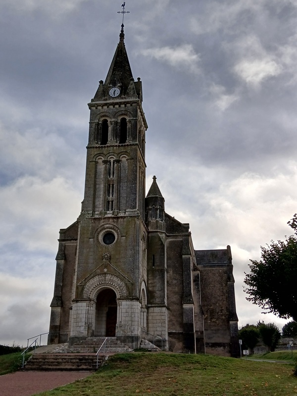 Église Saint Michel de Villeloin-Coulangé