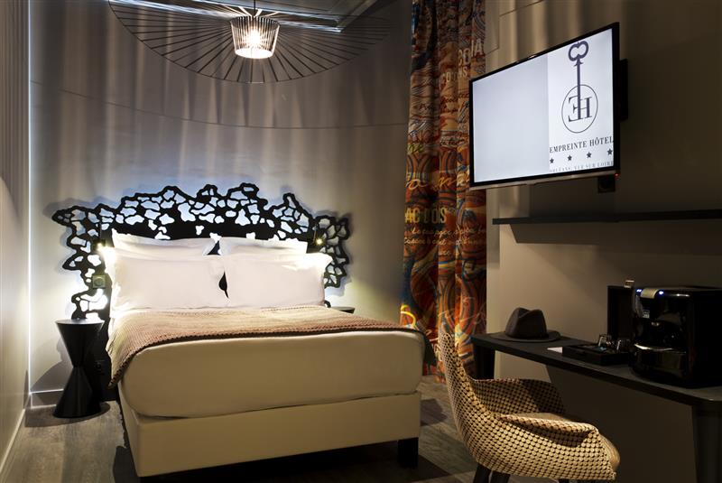 ehho.chambre parenthese douche ronde