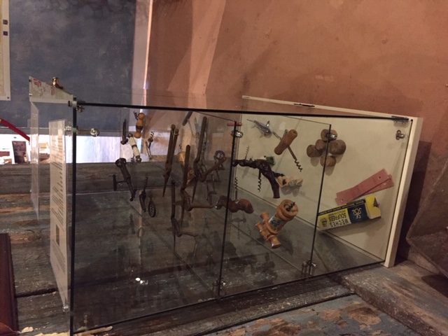 Cave exposition, Troo