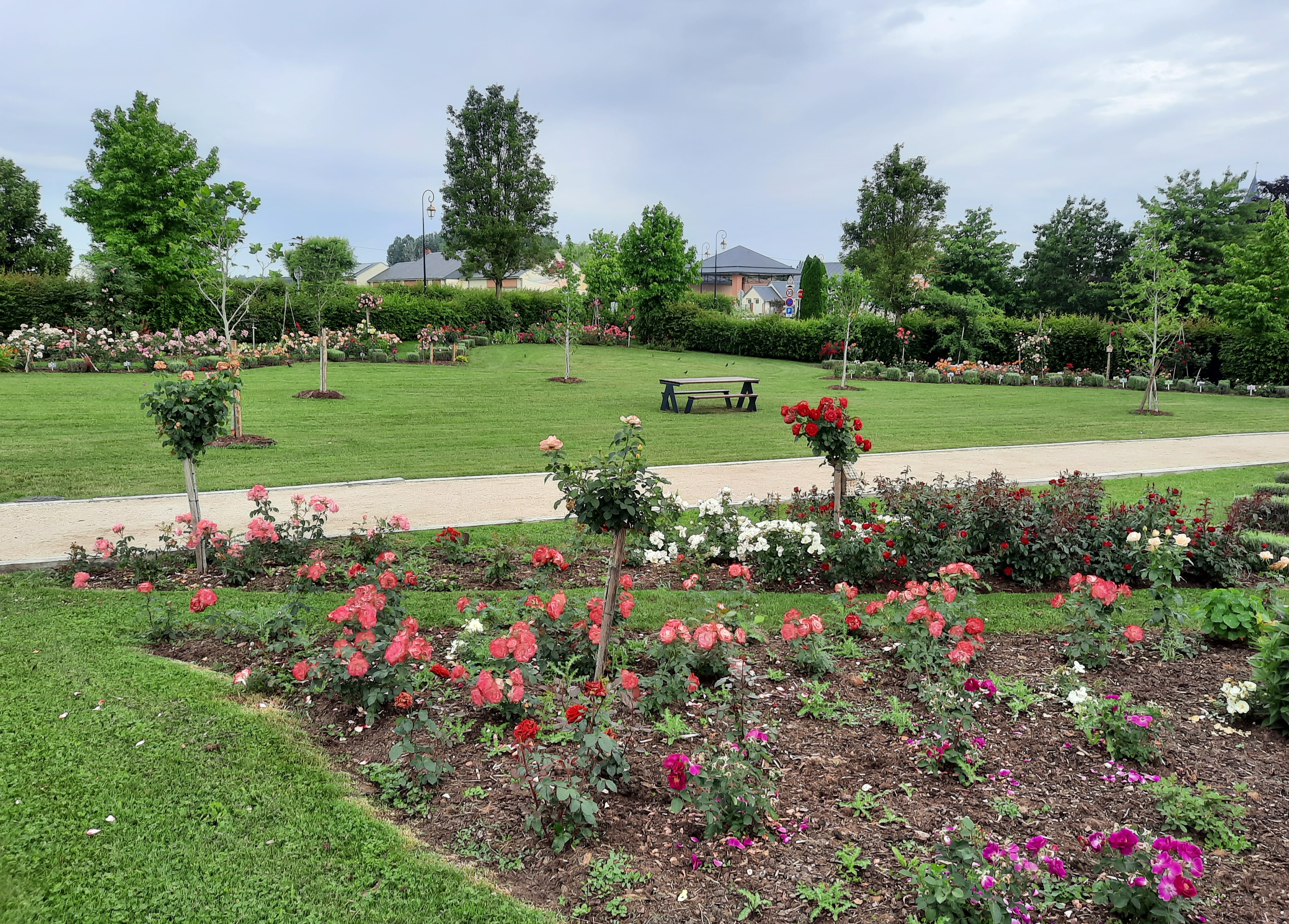 Aire de pique-nique au jardin à thèmes