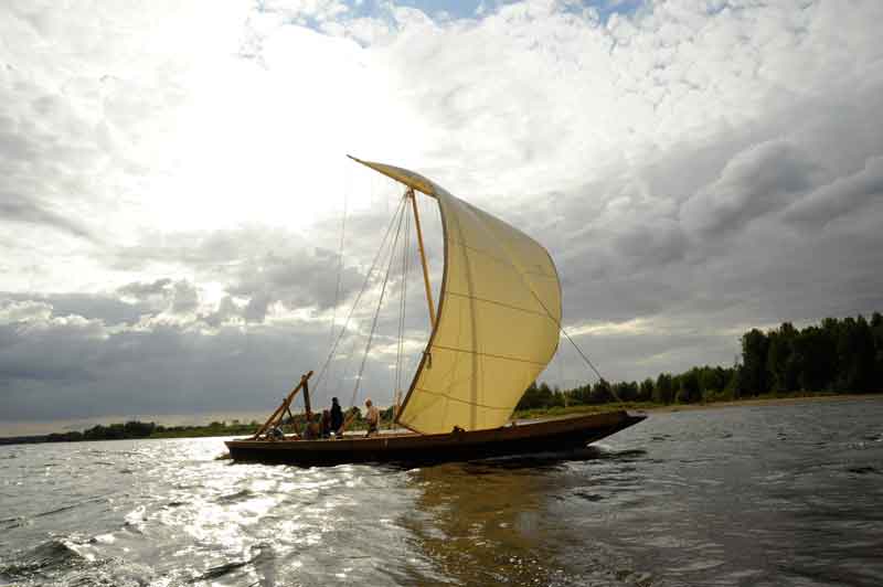 Balade en bateau traditionnel sur la Loire avec les Marins du Port de Chambord©