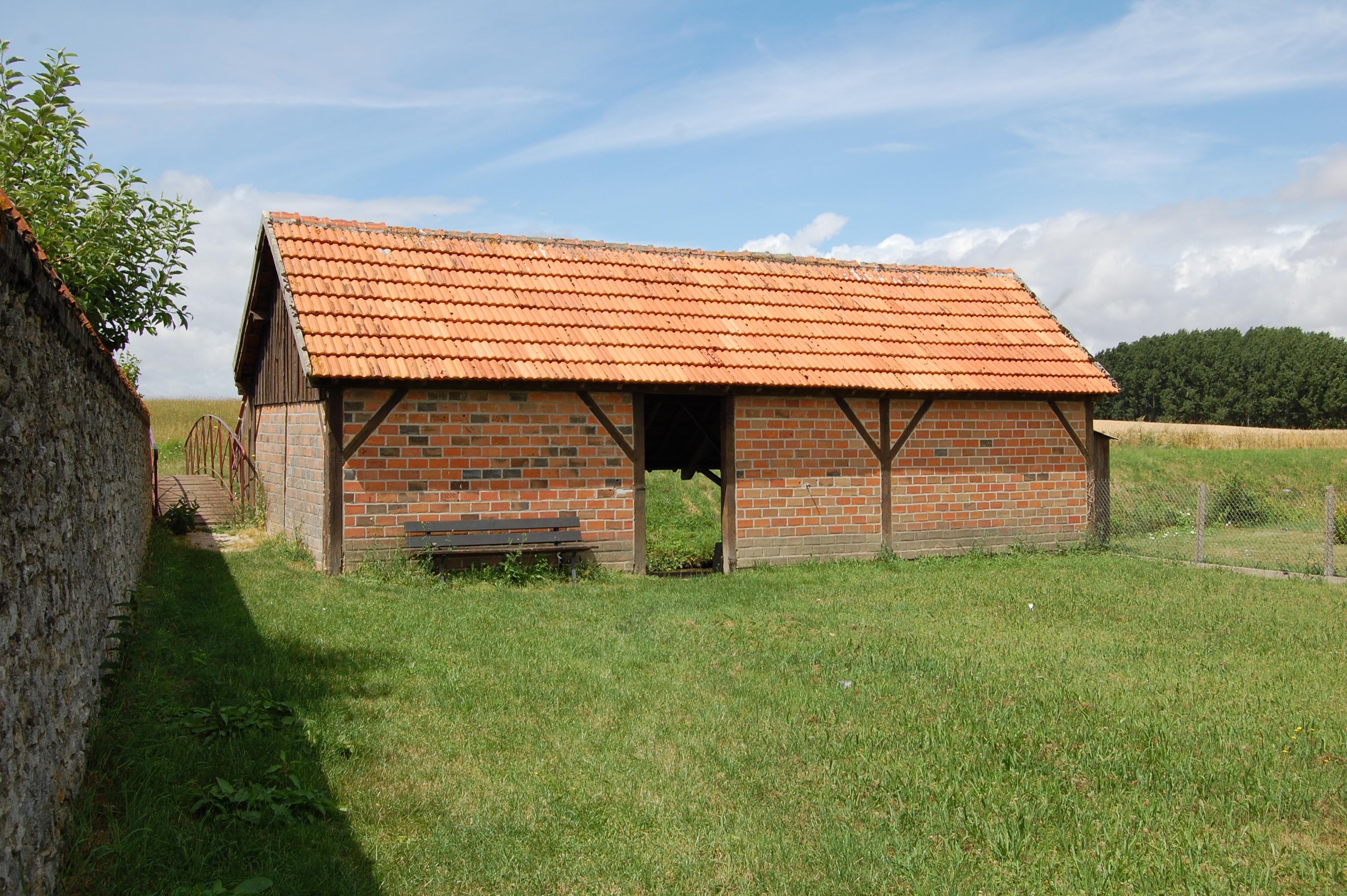 Aire de pique-nique au lavoir de Courcelles-le-Roi, Courcelles-le-Roi - photo 2