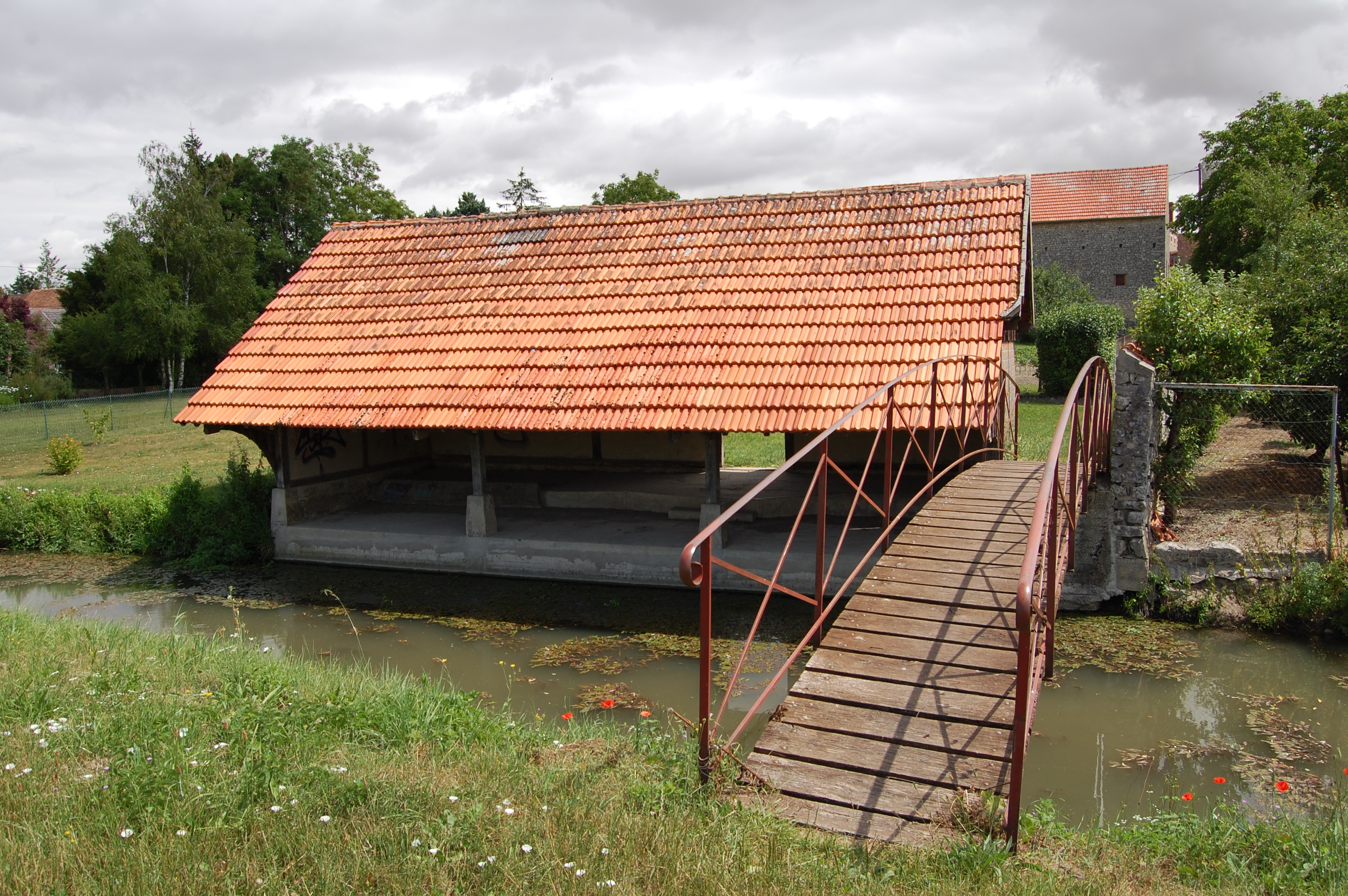 Aire de pique-nique au lavoir de Courcelles-le-Roi, Courcelles-le-Roi - photo 3