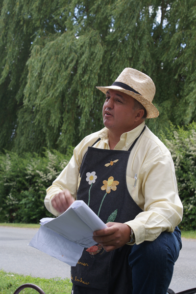 Visite Guidée à pied d'Ainay le Vieil et du Canal de Berry, découverte de la nature et secrets des plantes avec le Poète Enchanteur