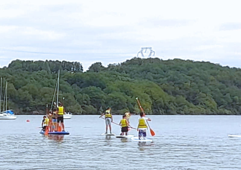 Paddle géant à la base de plein air d'Eguzon