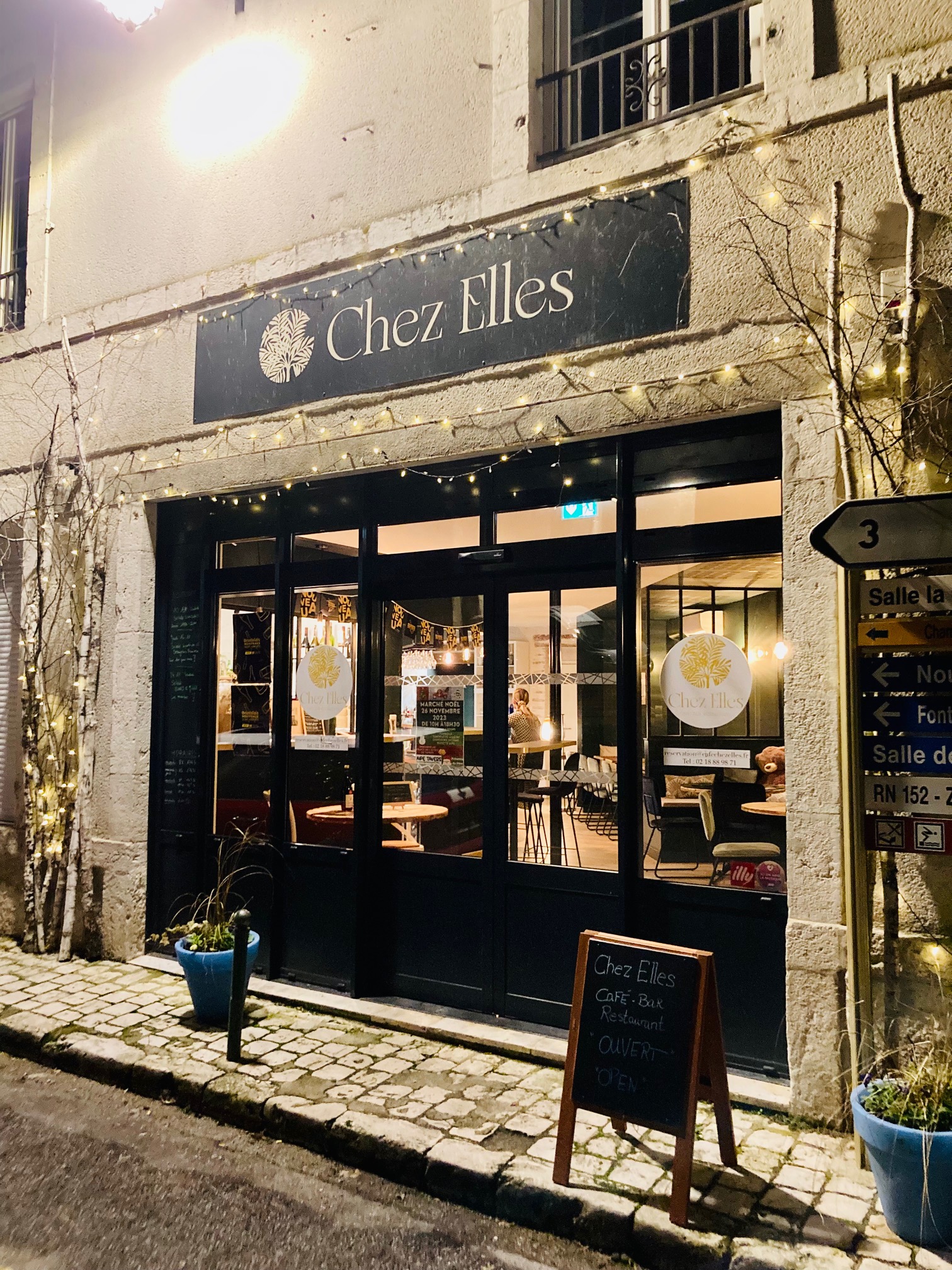 Café CHEZ ELLES, Tavers - photo 2