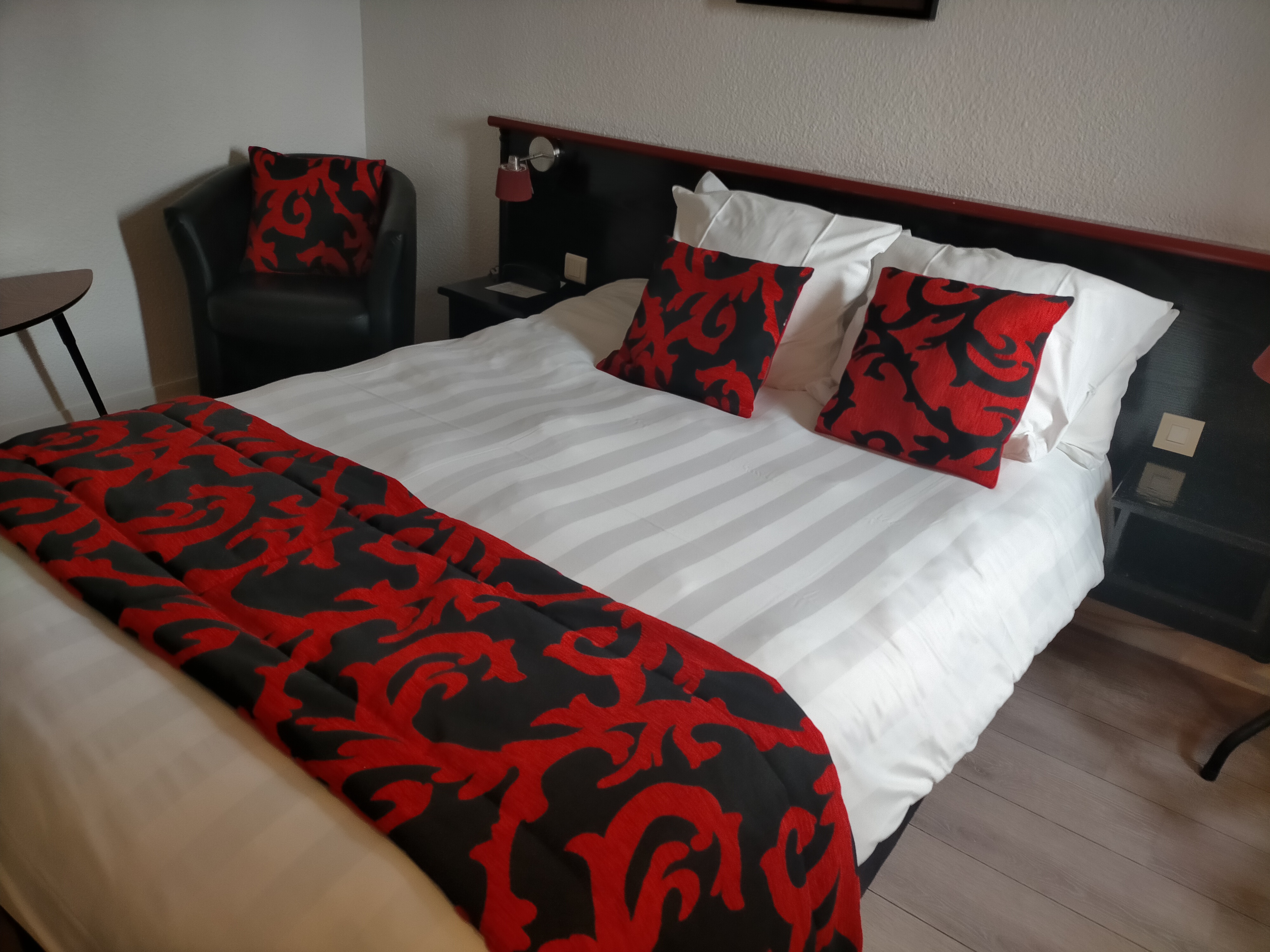 Hôtel-Restaurant Le Noirlac, Saint-Amand-Montrond - photo 2