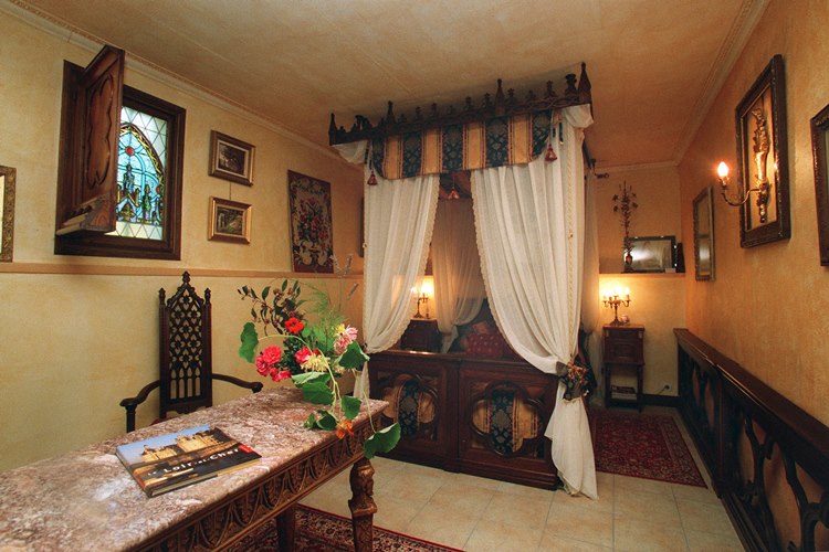 Au Domaine du Prieuré, Les MétamorphOZes, Valaire