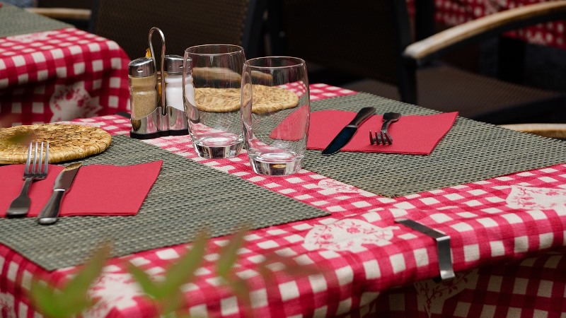 restaurant-table