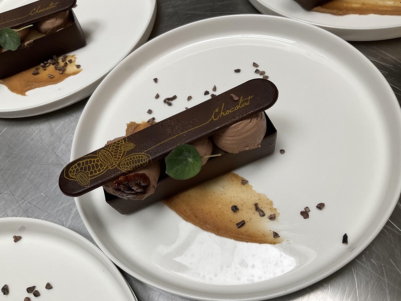 Le Concept, Cigogné