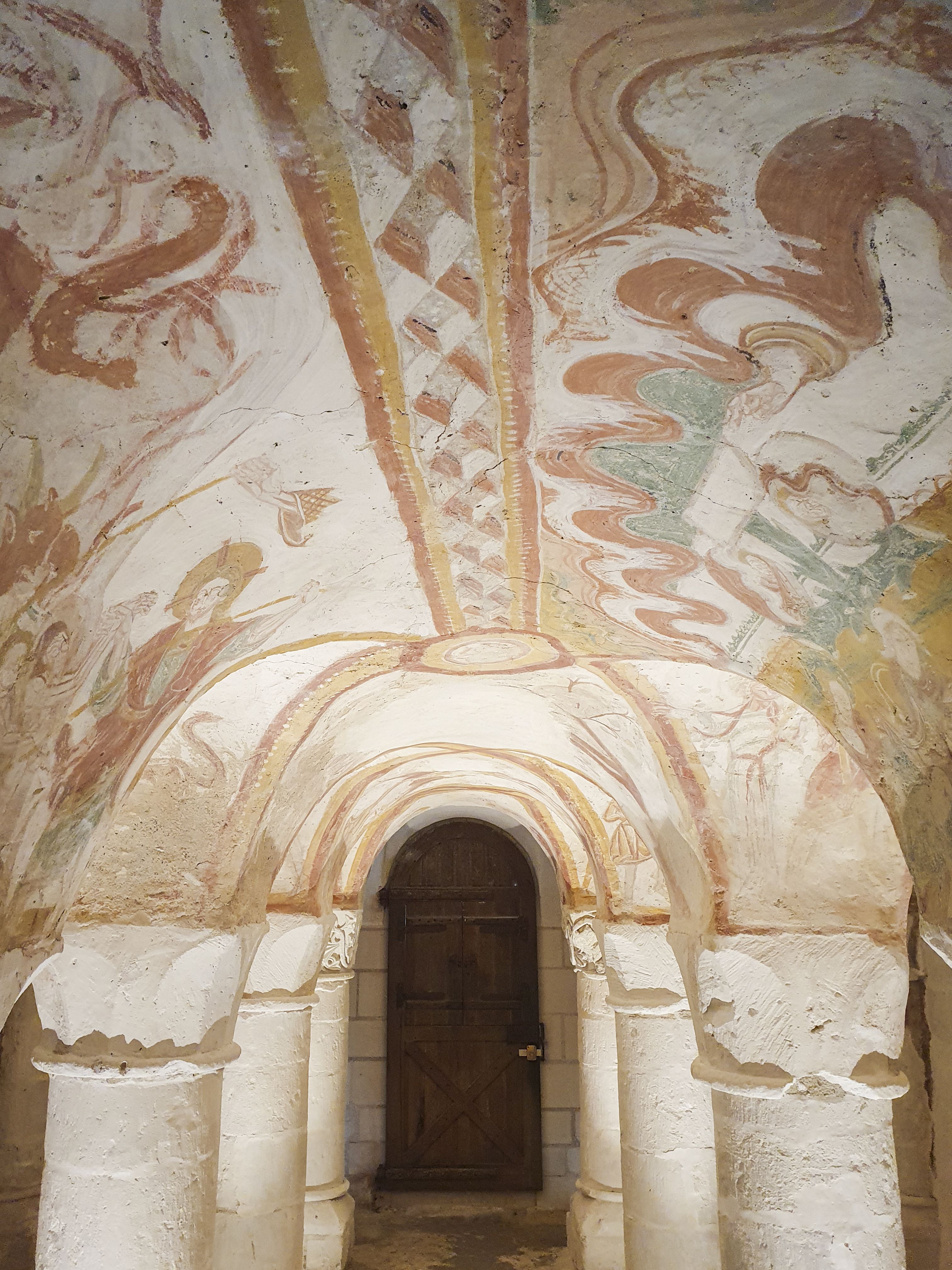 Église Romane et crypte avec Fresques du XIIe siècle., Tavant